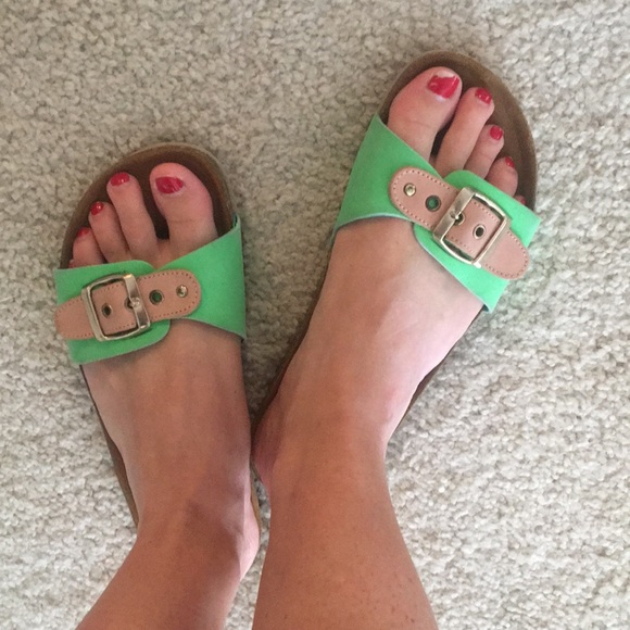 Seychelles “So Far Away Green Suede” sandals. - Picture 2 of 4